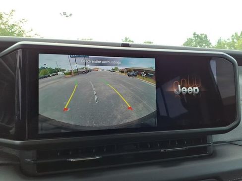 Used 2024 Jeep Wrangler Unlimited Sahara AWD/4WD image 22