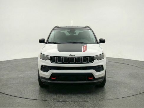 Used 2025 Jeep Compass Trailhawk image 2