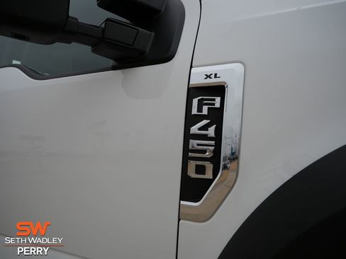 Used 2022 Ford F450 XL w/ Power Equipment Group image 4