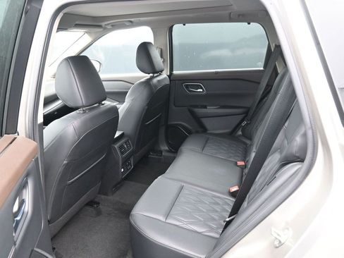 Used 2023 Nissan Rogue Platinum w/ Platinum Premium Package FWD image 9