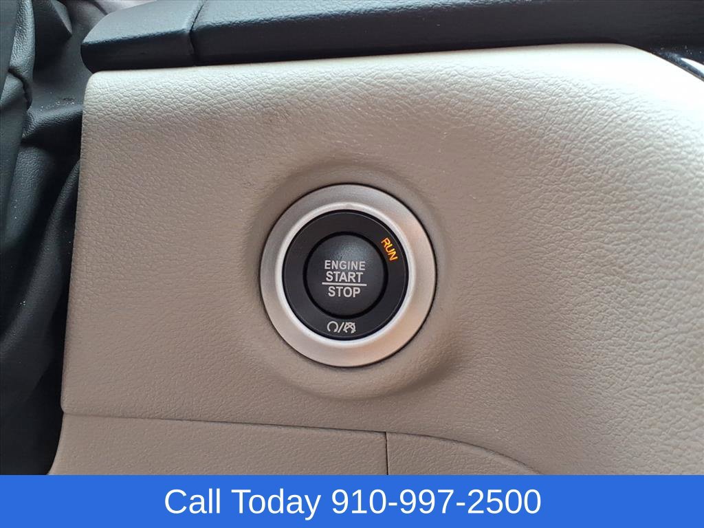 Used 2024 Chrysler Pacifica Touring-L FWD image 18