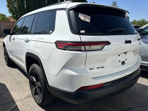 Used 2023 Jeep Grand Cherokee L Laredo image 5