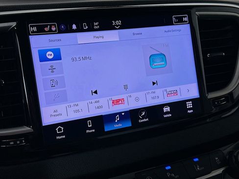 Certified 2024 Chrysler Pacifica Touring-L image 23