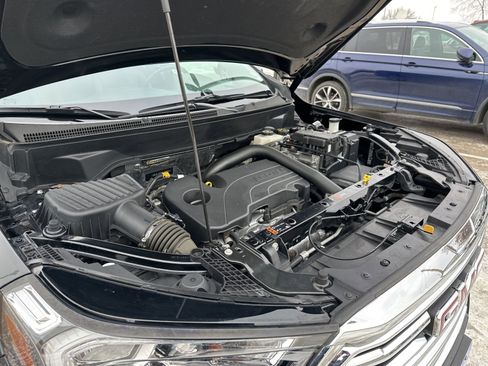 Used 2024 GMC Terrain SLT image 19