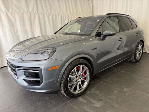 New 2026 Porsche Cayenne S image 1