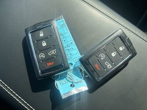 Used 2023 Jeep Grand Cherokee Overland w/ Luxury Tech Group IV AWD/4WD image 34