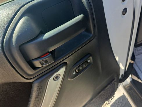 Used 2017 Jeep Wrangler Sahara w/ Connectivity Group image 33