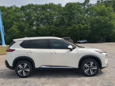 Used 2023 Nissan Rogue Platinum w/ Platinum Premium Package AWD/4WD image 2