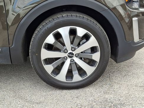 Used 2022 Kia Telluride S image 9