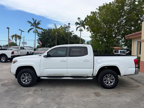 Used 2017 Toyota Tacoma SR5 w/ Tow Package RWD image 2