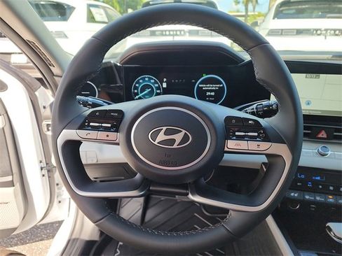 New 2025 Hyundai Elantra Limited image 29