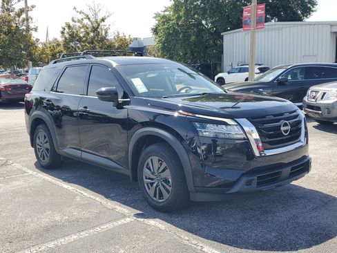Certified 2022 Nissan Pathfinder SV FWD image 3