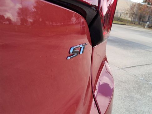 Used 2024 Buick Encore GX Sport Touring w/ Comfort Package image 8