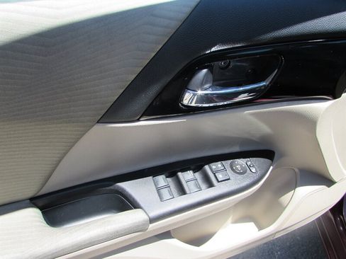 Used 2016 Honda Accord LX image 9