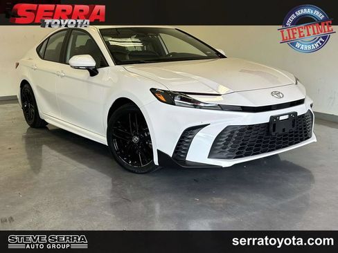 Certified 2025 Toyota Camry SE FWD image 1