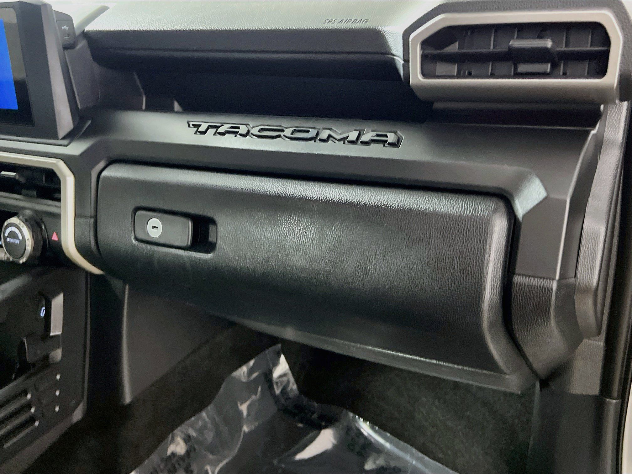 Used 2025 Toyota Tacoma SR w/ Towing Package AWD/4WD image 33