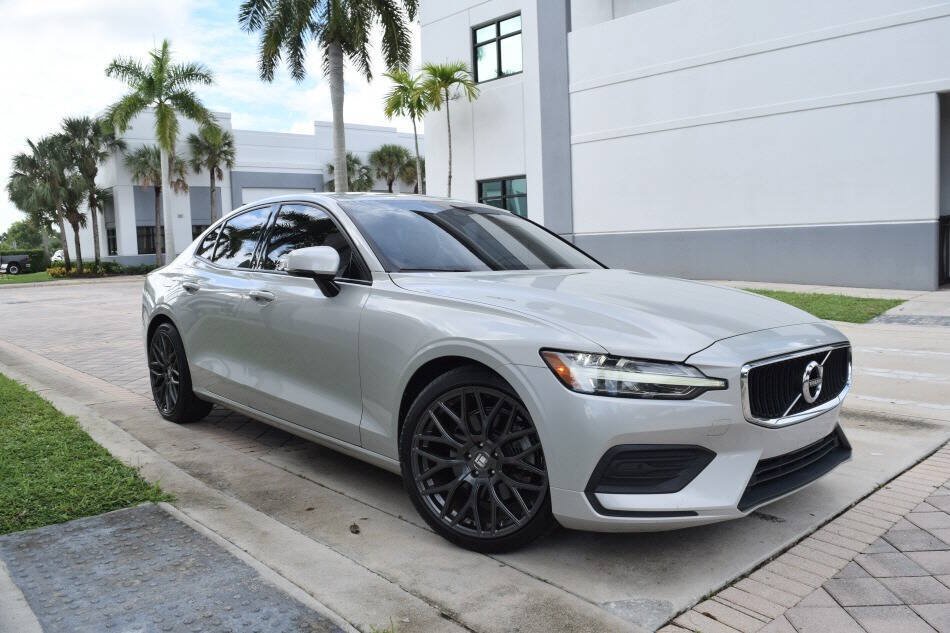 Used 2019 Volvo S60 T5 Momentum w/ Multimedia Package FWD image 1