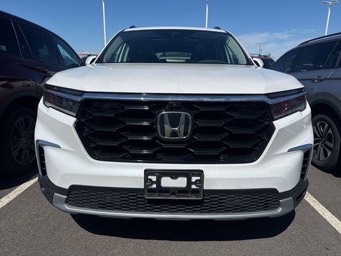 Used 2025 Honda Pilot Elite image 2
