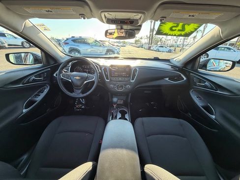Used 2025 Chevrolet Malibu RS FWD image 14