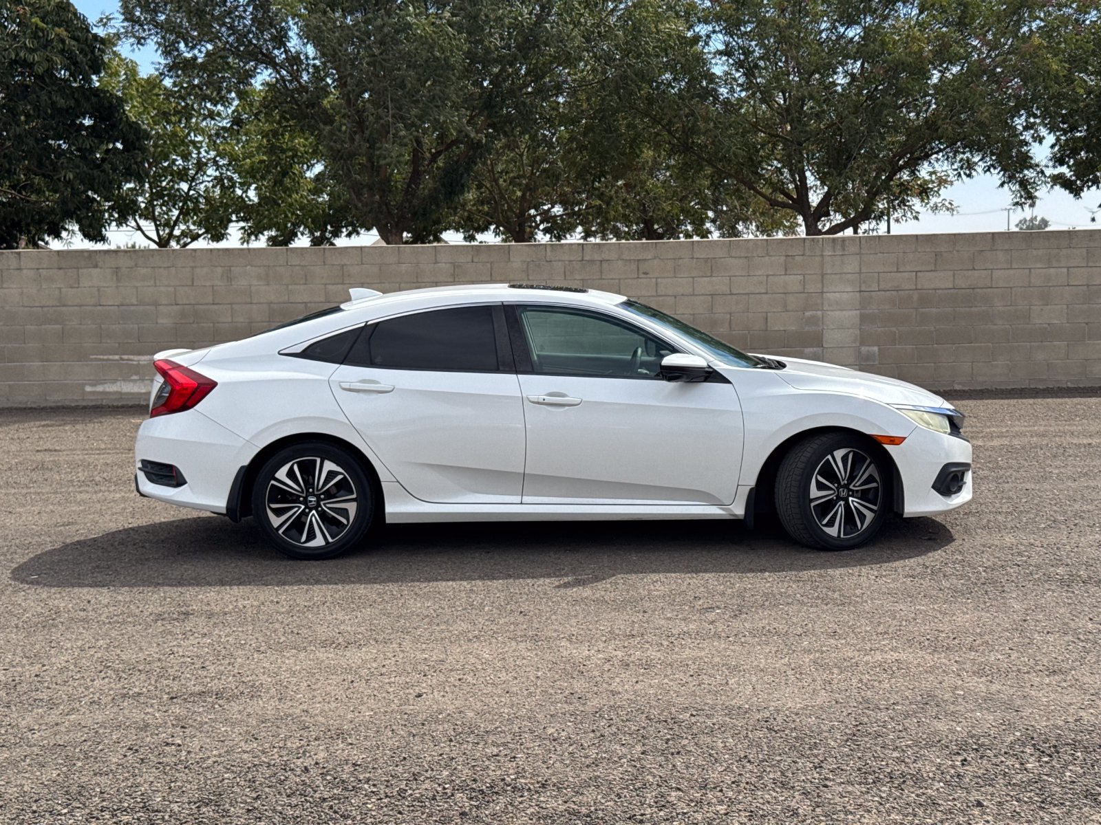 Used 2016 Honda Civic EX-L image 2