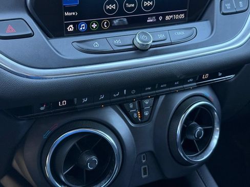 Used 2019 Chevrolet Blazer LT FWD image 18