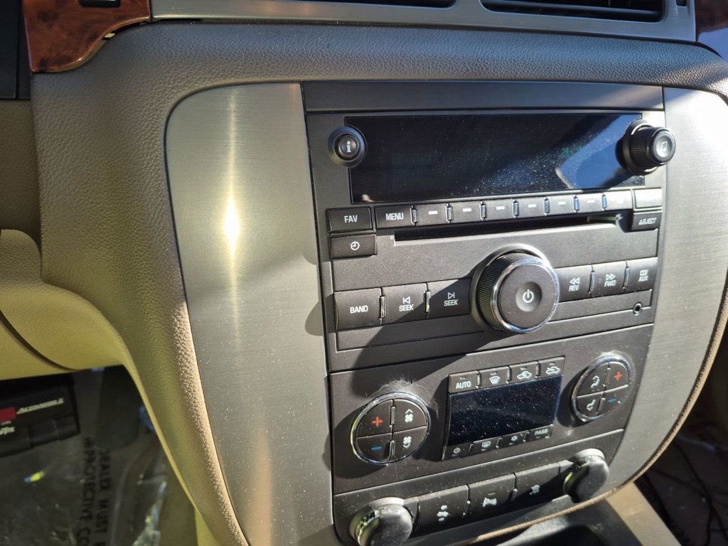 Used 2011 GMC Sierra 1500 SLT w/ SLT White Diamond Edition AWD/4WD image 4