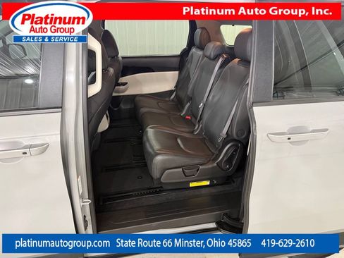 Used 2023 Kia Carnival EX FWD image 29