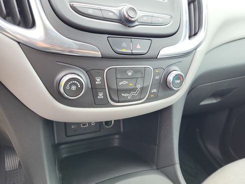 Used 2022 Chevrolet Equinox LS w/ LS Convenience Package image 22