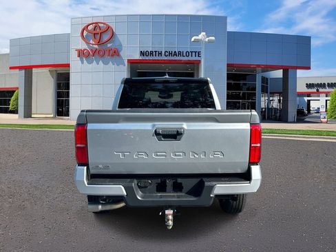 Used 2024 Toyota Tacoma SR5 AWD/4WD image 7