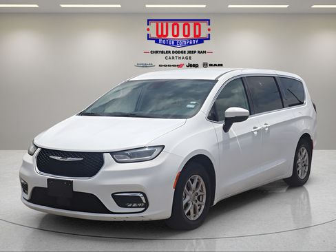 Used 2023 Chrysler Pacifica Touring-L FWD image 7