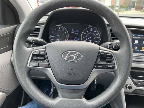 Used 2017 Hyundai Elantra SE image 16