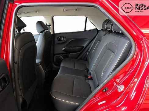 Used 2024 Hyundai Venue Limited FWD image 12