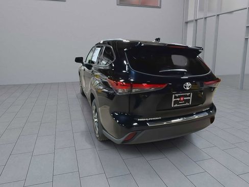 Used 2022 Toyota Highlander XLE w/ Protection Package #3 (TMS) AWD/4WD image 7