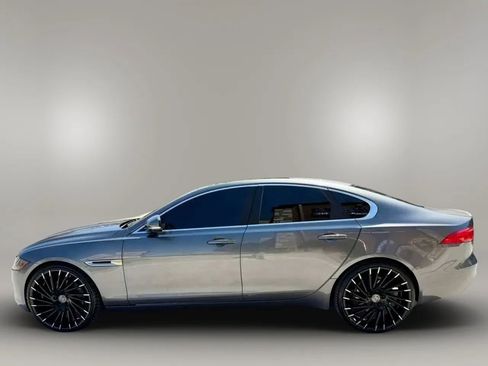 Used 2016 Jaguar XF Premium image 2