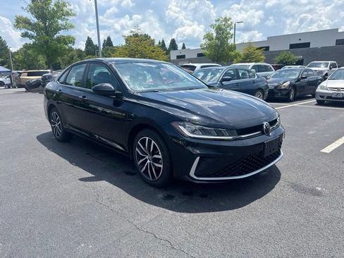 Used 2025 Volkswagen Jetta SE FWD image 7