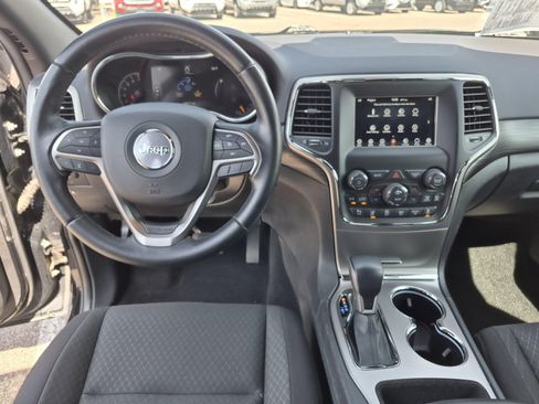 Used 2021 Jeep Grand Cherokee Laredo AWD/4WD image 18
