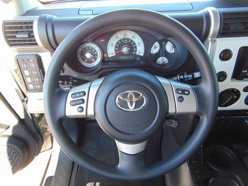 Used 2014 Toyota FJ Cruiser 4WD w/ Convenience Package image 15