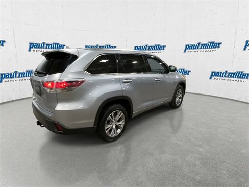Used 2015 Toyota Highlander XLE image 12