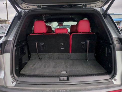 Used 2025 Chevrolet Traverse LT w/ Midnight/Sport Edition image 24