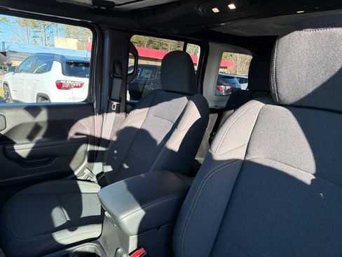 Used 2025 Jeep Wrangler Sport S image 10