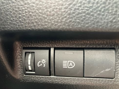 Used 2025 Toyota RAV4 XLE AWD/4WD image 13