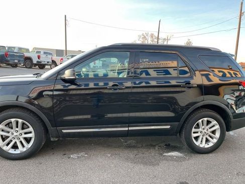 Used 2016 Ford Explorer XLT w/ Equipment Group 202A image 9