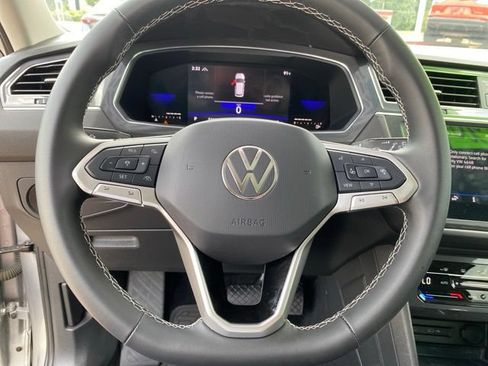 Used 2023 Volkswagen Tiguan SE w/ Panoramic Sunroof Package AWD/4WD image 19