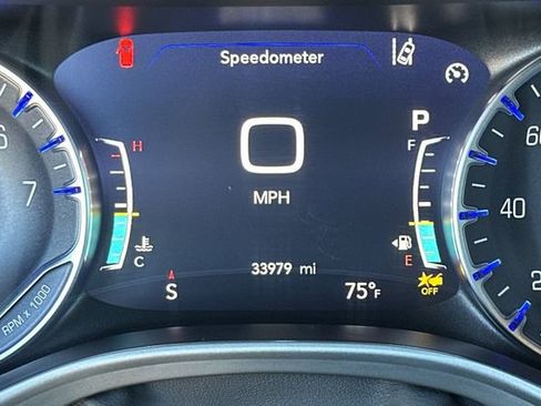 Used 2025 Chrysler Pacifica Select FWD image 29