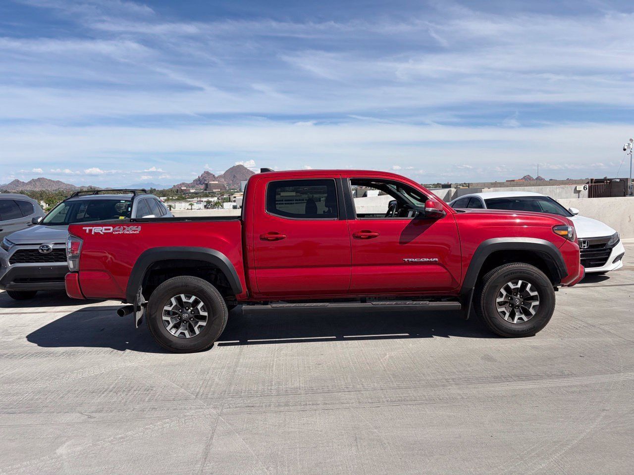 Used 2020 Toyota Tacoma TRD Off-Road w/ TRD Premium Off Road Package AWD/4WD image 3