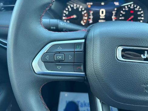 Used 2025 Jeep Compass Trailhawk AWD/4WD image 58