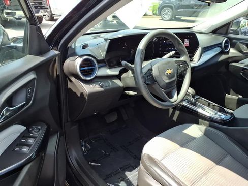 Used 2024 Chevrolet Trax LT FWD image 6