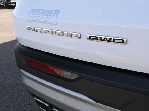 Used 2025 GMC Acadia Elevation image 10