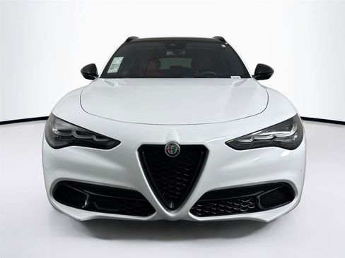 Used 2024 Alfa Romeo Stelvio Veloce AWD/4WD image 9