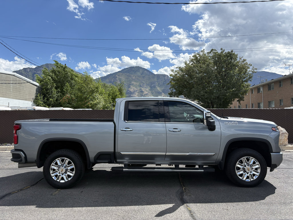 Used 2024 Chevrolet Silverado 3500 High Country AWD/4WD image 2